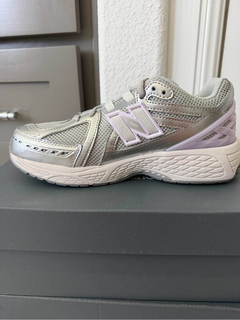 New Balance 1906R Silver Metallic / Milk Violet